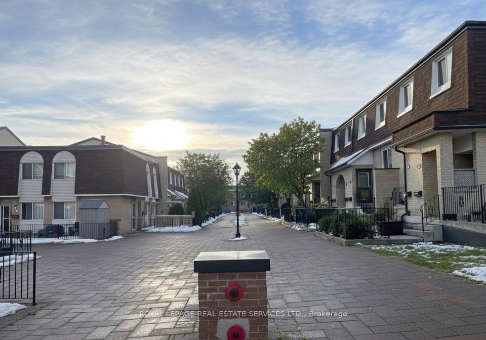 2170-bromsgrove-road-mississauga-ontario-w12783396