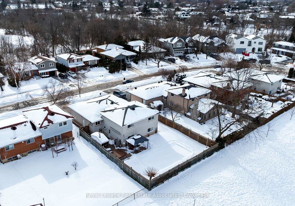 1221-wood-place-oakville-ontario-w12783702