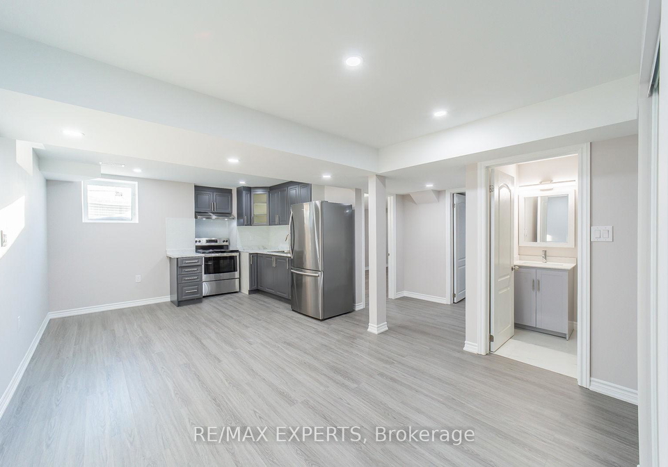 82-masken-circle-brampton-ontario-w12783816