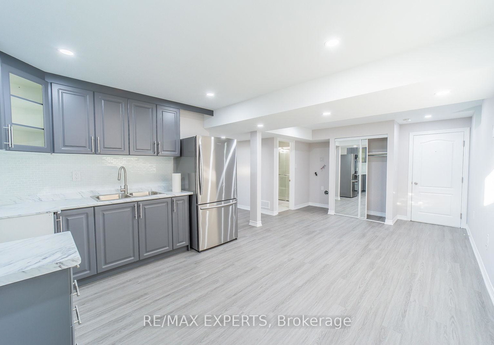 82-masken-circle-brampton-ontario-w12783816