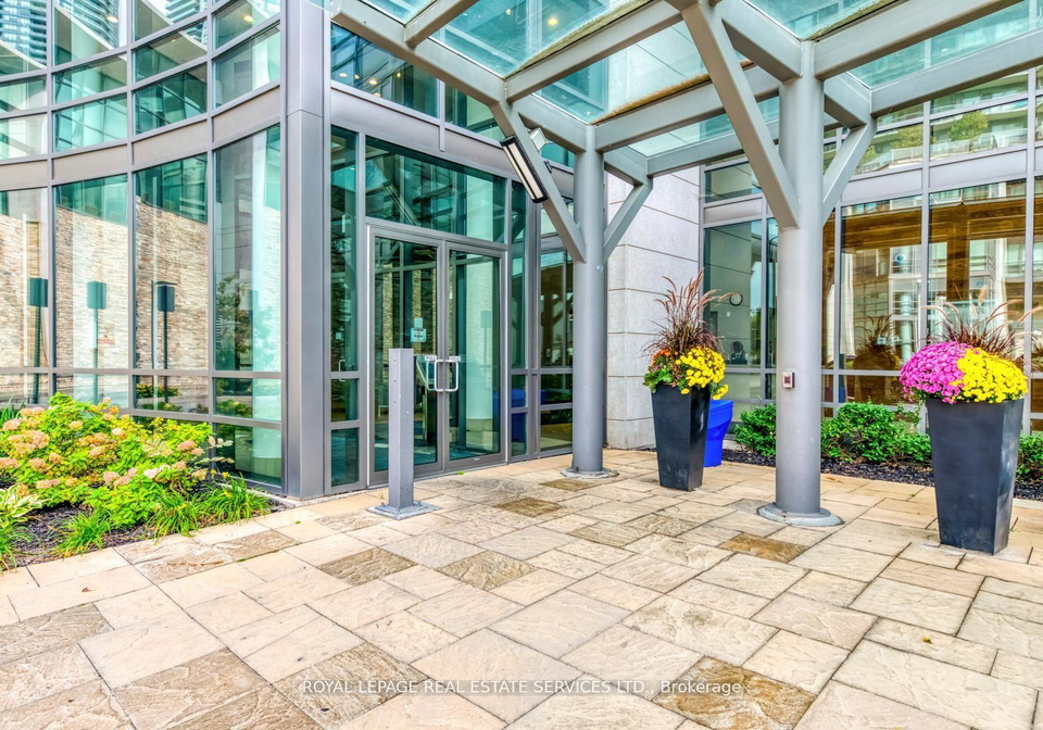 2240-lake-shore-boulevard-w-etobicoke-ontario-w12786184