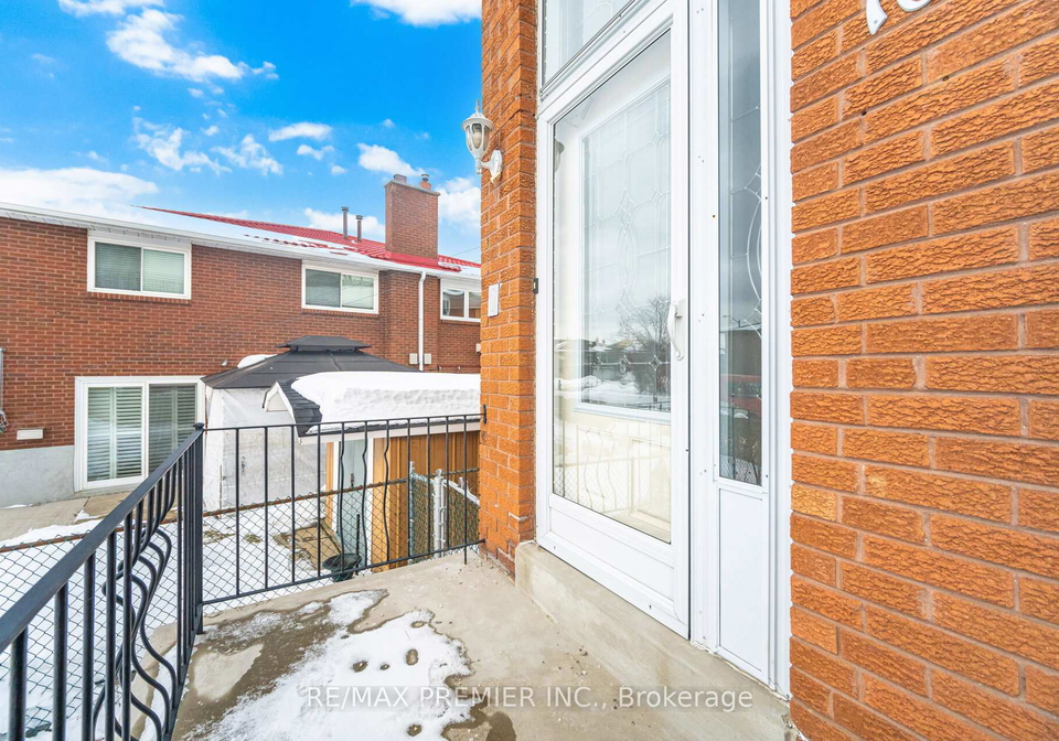 10-sharpecroft-boulevard-york-ontario-w12788168