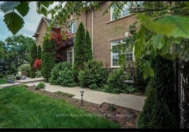 87-great-lakes-boulevard-oakville-ontario-w12790942