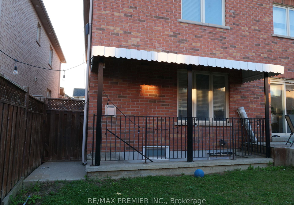 19-blazing-star-dr-drive-brampton-ontario-w12792444