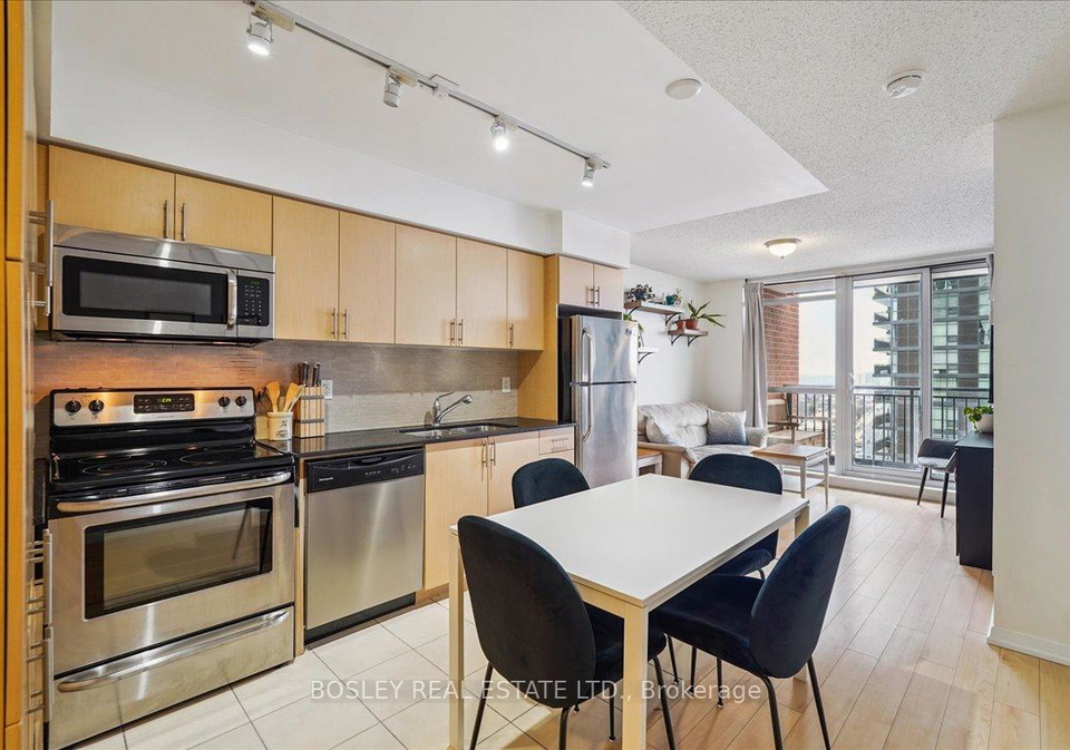 800-lawrence-avenue-w-north-york-ontario-w12792862