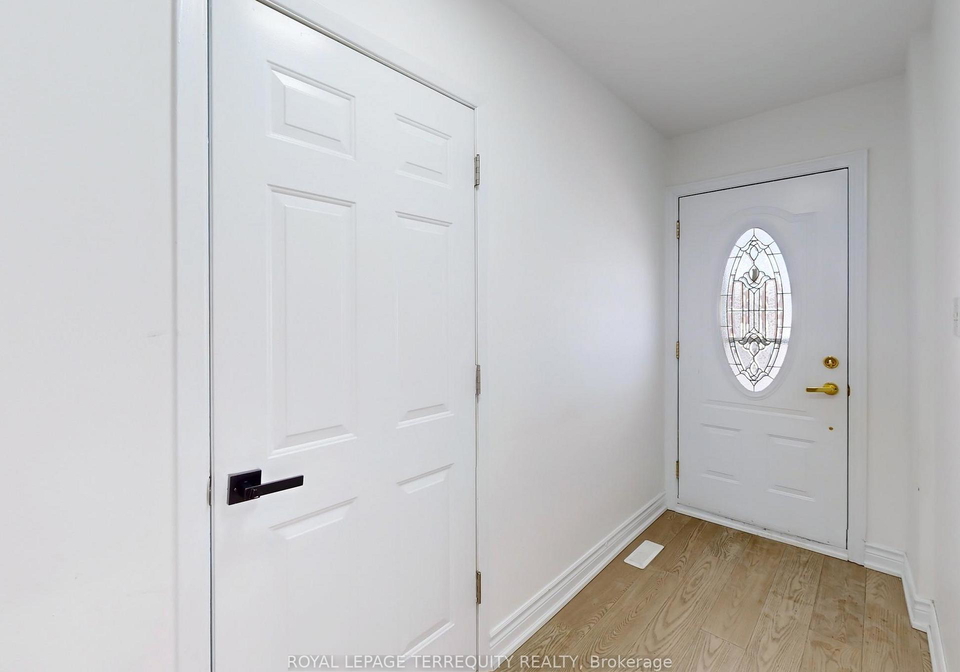 28-peterson-drive-york-ontario-w12793168