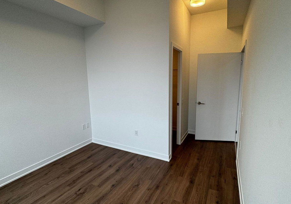 395-dundas-street-oakville-ontario-w12794654