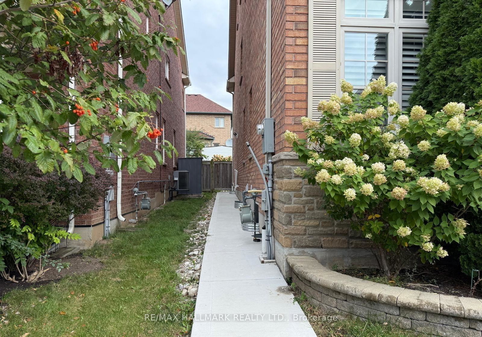 429-stringer-circle-milton-ontario-w12794924