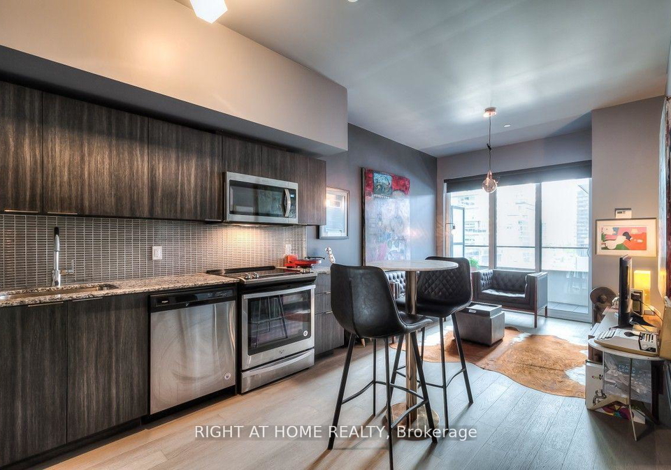 30-shore-breeze-drive-etobicoke-ontario-w12795328