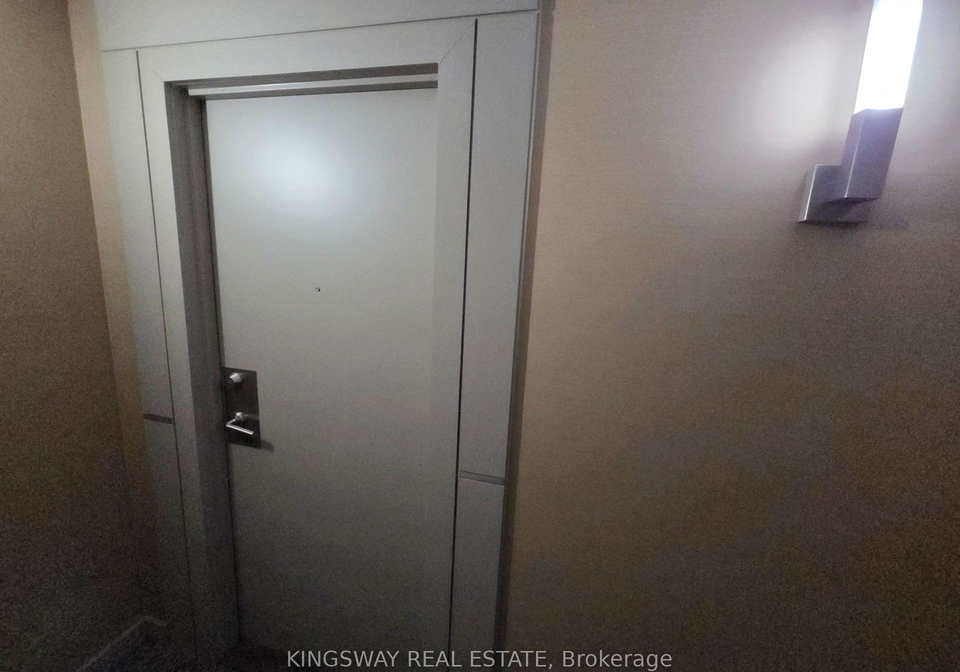 330-burnhamthorpe-road-w-mississauga-ontario-w12795928