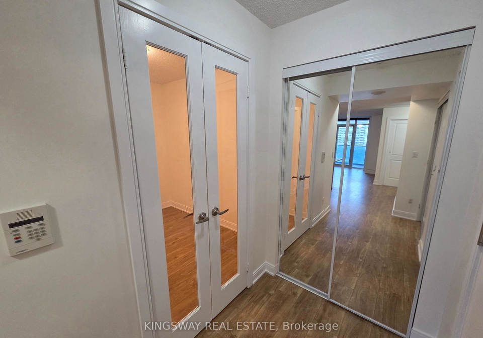 330-burnhamthorpe-road-w-mississauga-ontario-w12795928