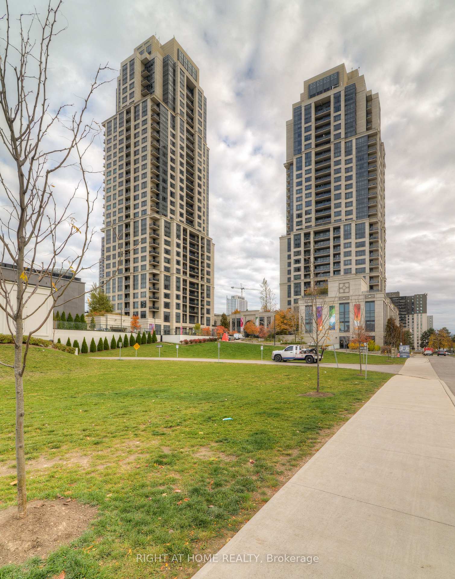 6-eva-road-etobicoke-ontario-w12796346
