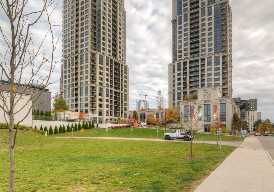 6-eva-road-etobicoke-ontario-w12796346