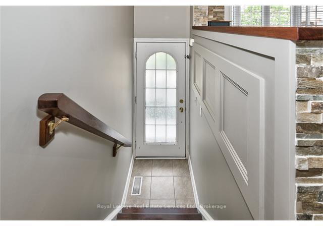 688-rowley-common-burlington-ontario-w12796398