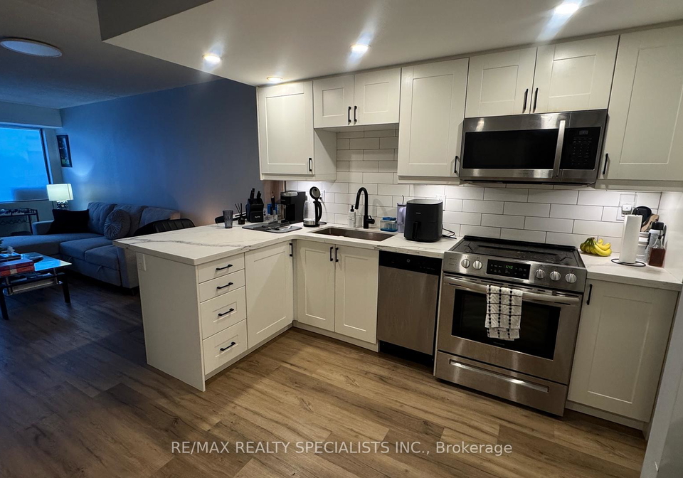 100-bronte-road-oakville-ontario-w12797076