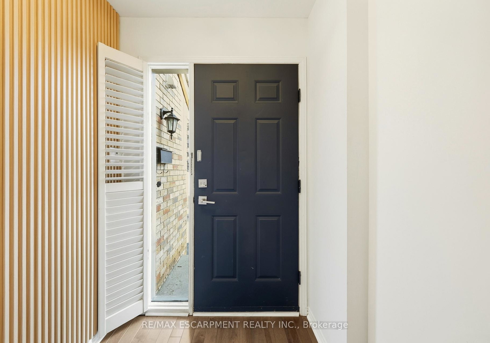 201cleaver-avenue-burlington-ontario-w12798774