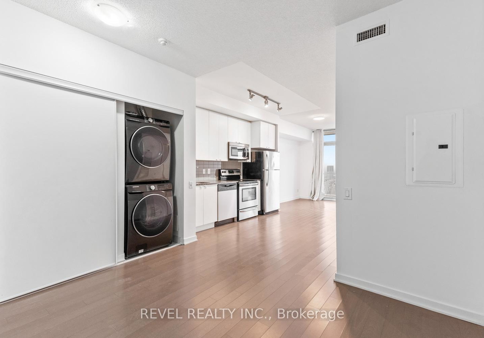 105-the-queensway-avenue-toronto-ontario-w12798936