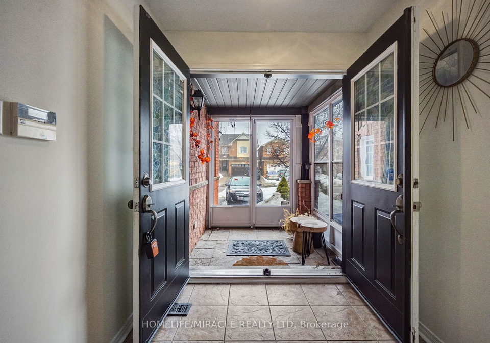 18-vintage-gate-brampton-ontario-w12799722