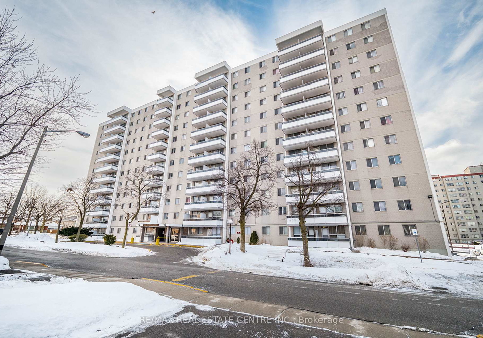 200-lotherton-pathway-pathway-north-york-ontario-w12800124