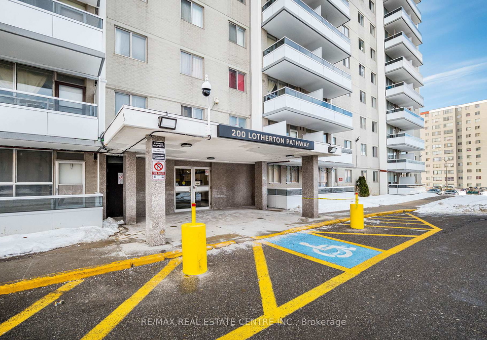 200-lotherton-pathway-pathway-north-york-ontario-w12800124