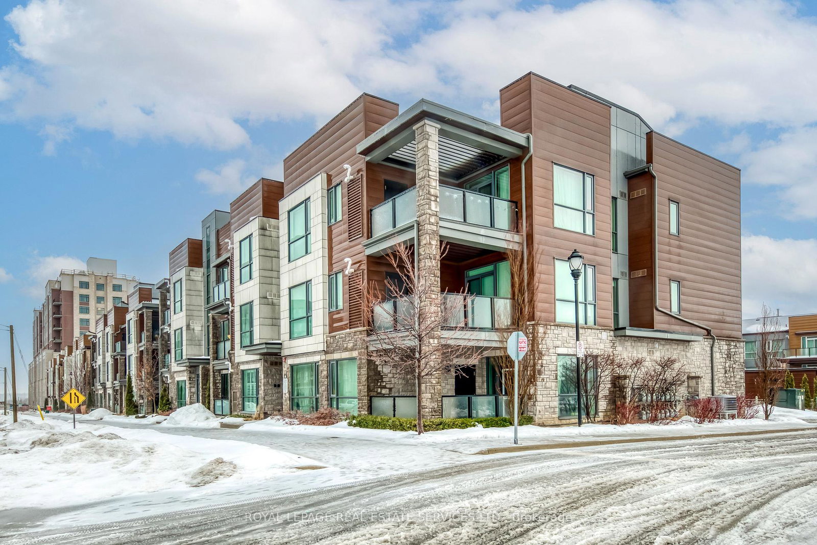 2388-khalsa-gate-oakville-ontario-w12800702