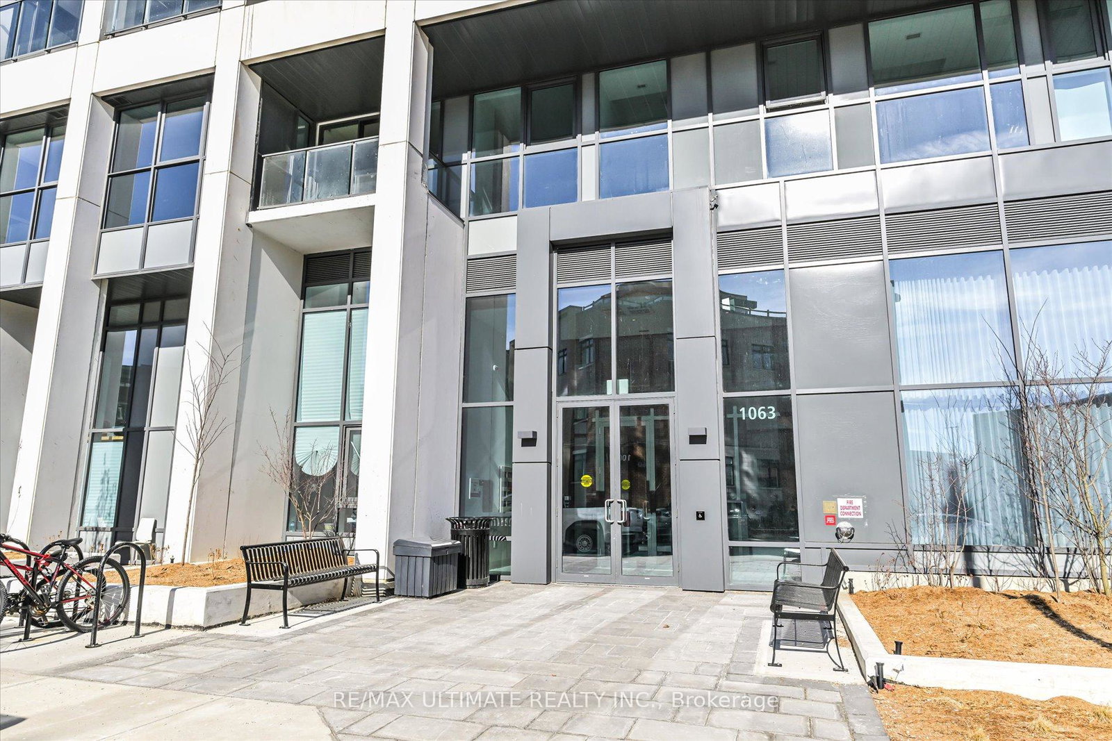 1063-douglas-mccurdy-common-mississauga-ontario-w12801024