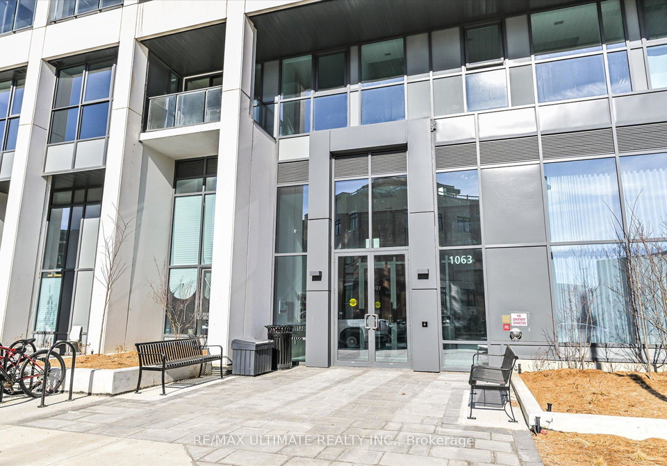 1063-douglas-mccurdy-common-mississauga-ontario-w12801024