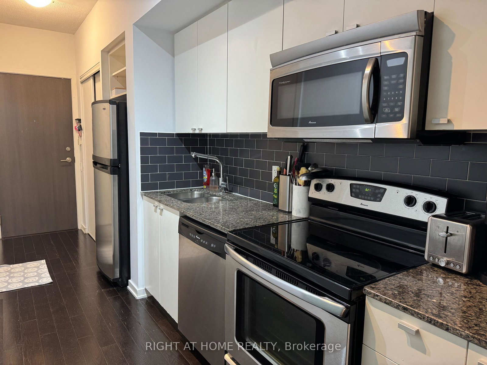 103-the-queensway-toronto-ontario-w12802608
