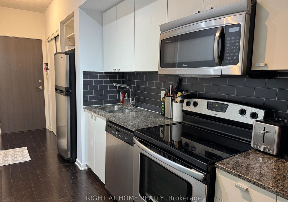 103-the-queensway-toronto-ontario-w12802608
