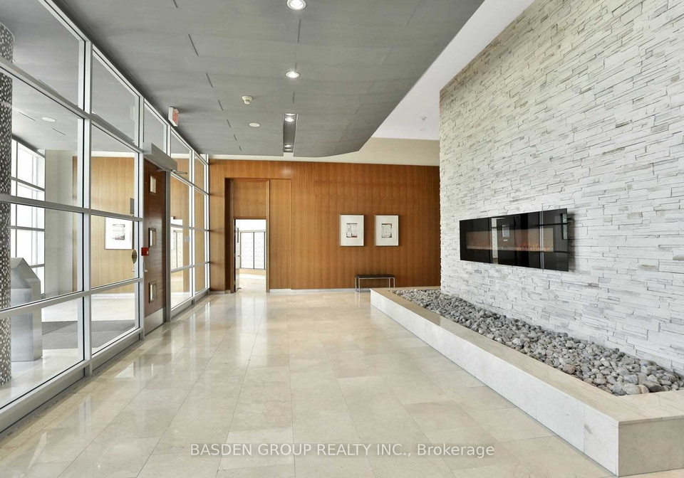 220-burnhamthorpe-road-w-mississauga-ontario-w12802752