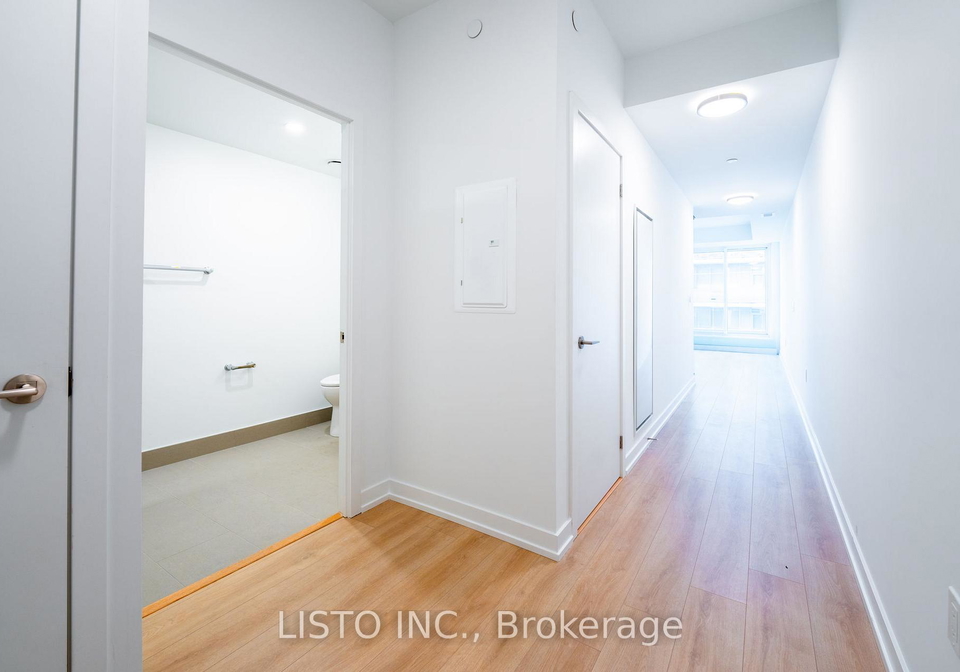 1195-the-queensway-street-etobicoke-ontario-w12803272