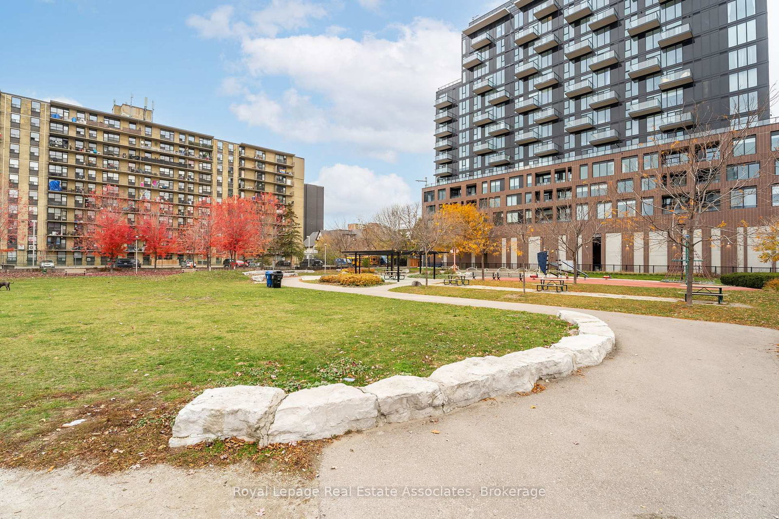 270-dufferin-street-toronto-ontario-w12804368