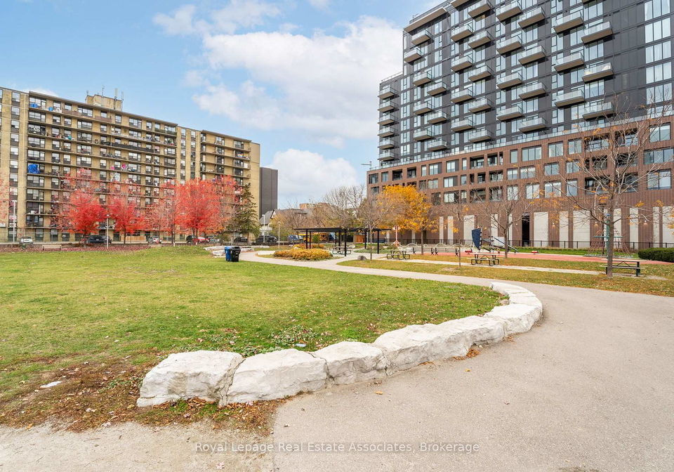 270-dufferin-street-toronto-ontario-w12804368