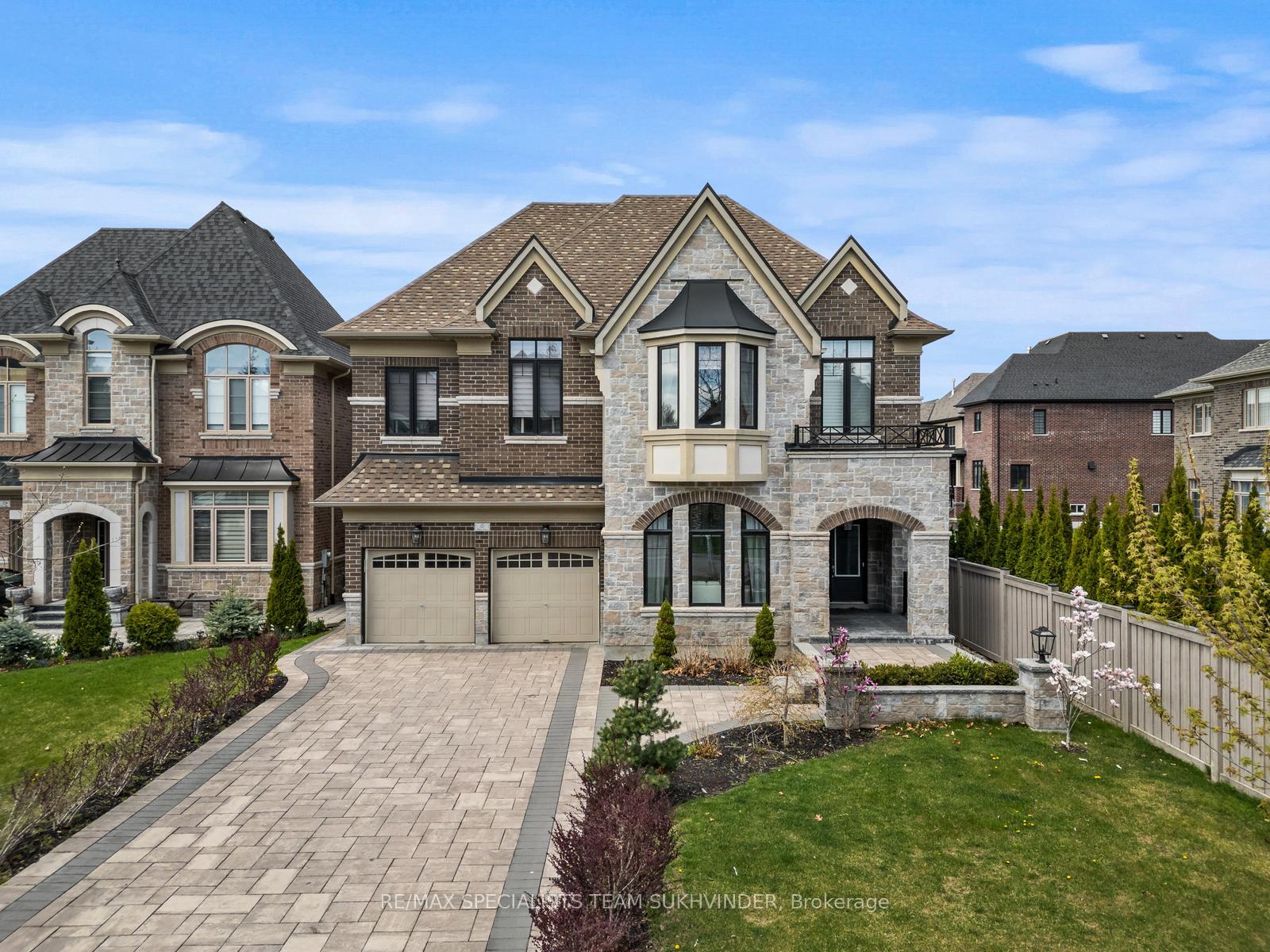 51-classic-drive-brampton-ontario-w12805324