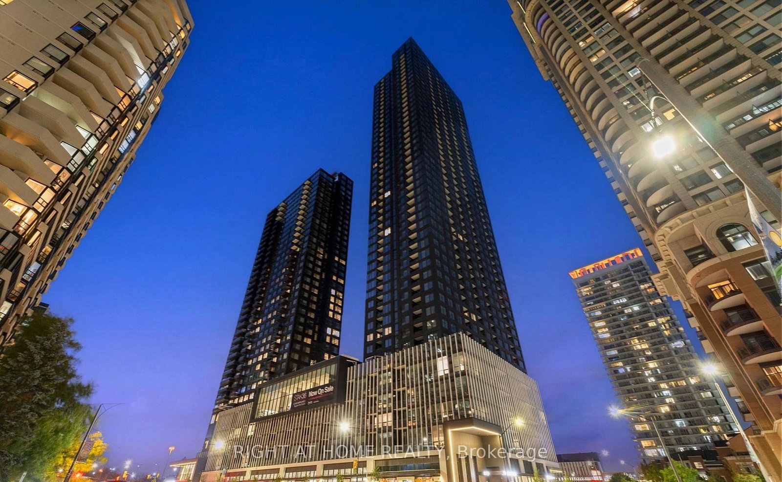 395-square-one-drive-mississauga-ontario-w12805440