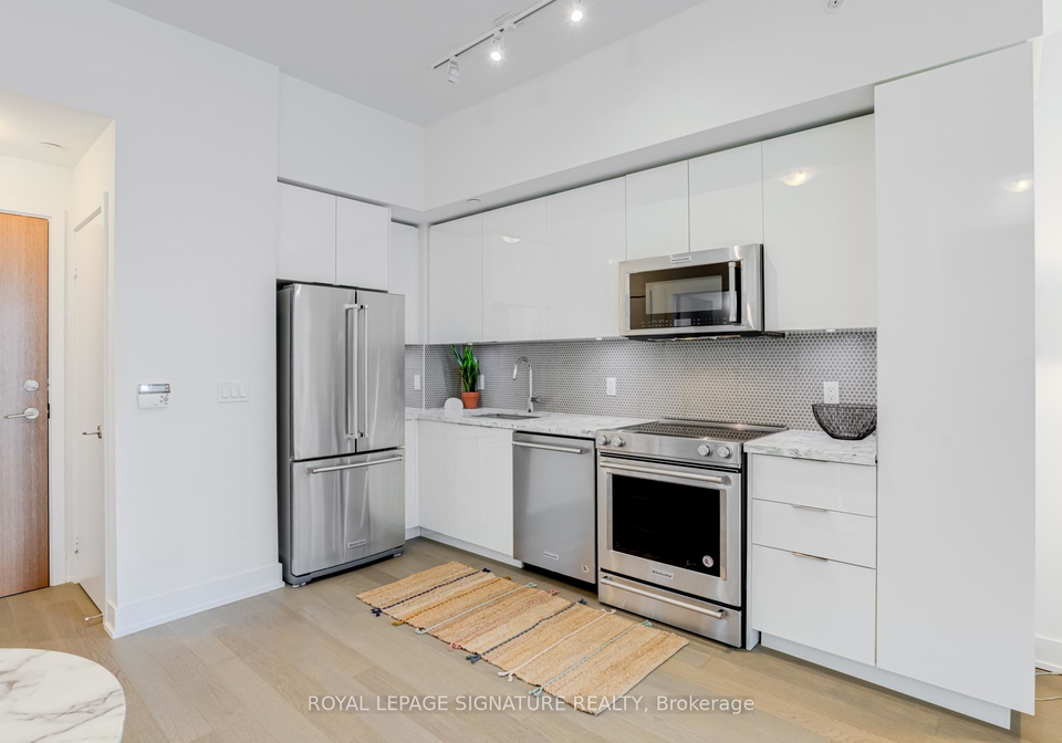 30-shore-breeze-drive-etobicoke-ontario-w12806678