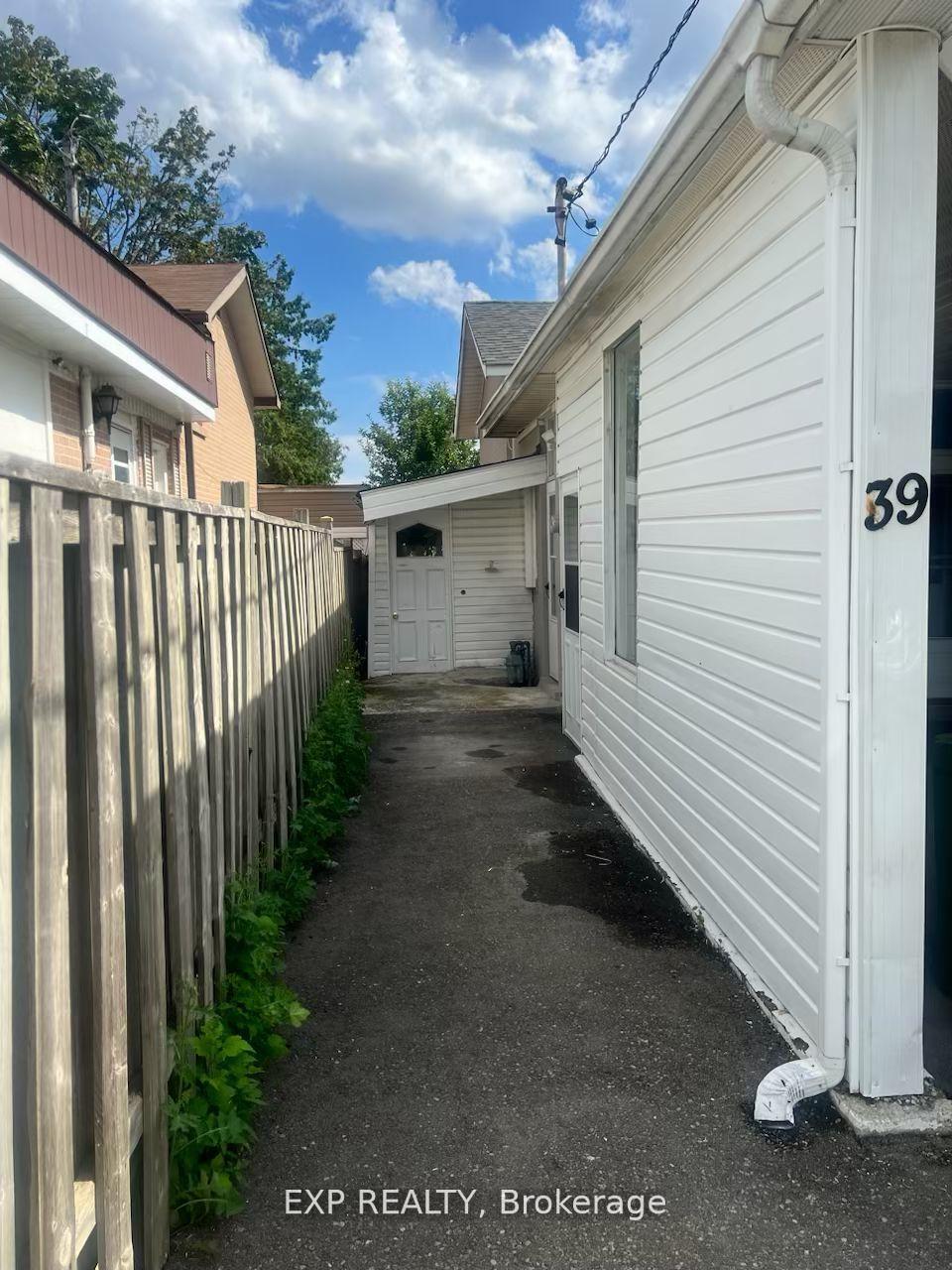 39-frankton-crescent-york-ontario-w12807806