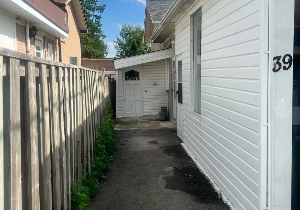 39-frankton-crescent-york-ontario-w12807806