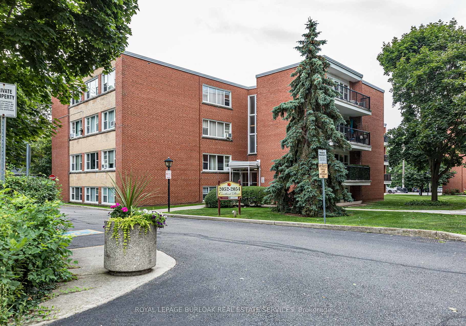 2054-courtland-drive-burlington-ontario-w12807948