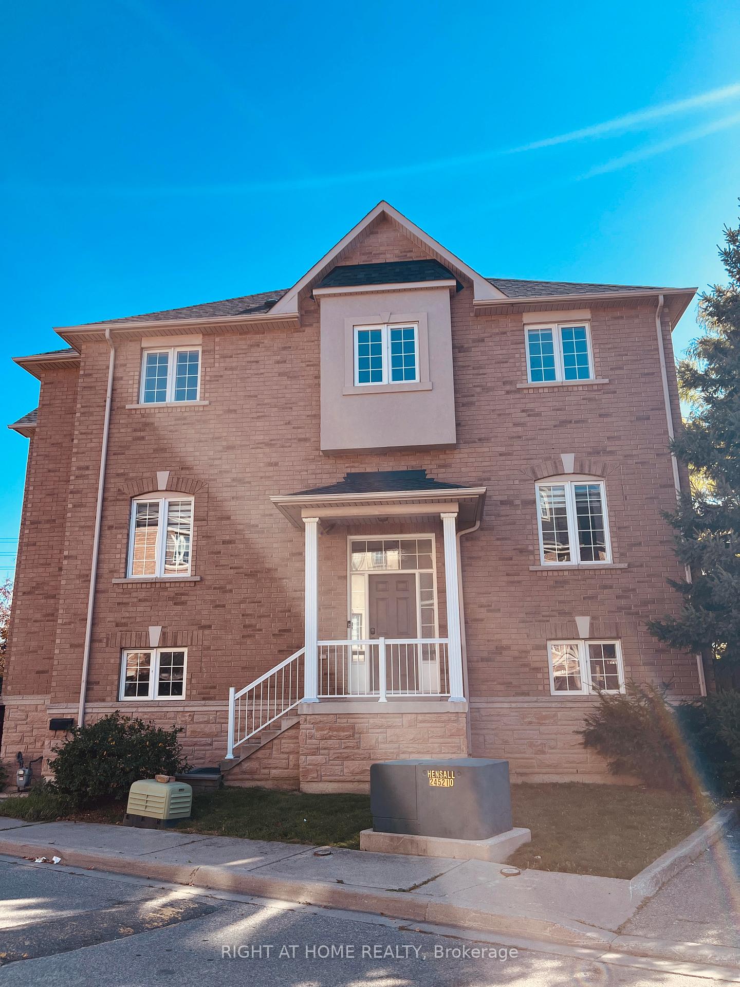 435-hensall-circle-mississauga-ontario-w12808432