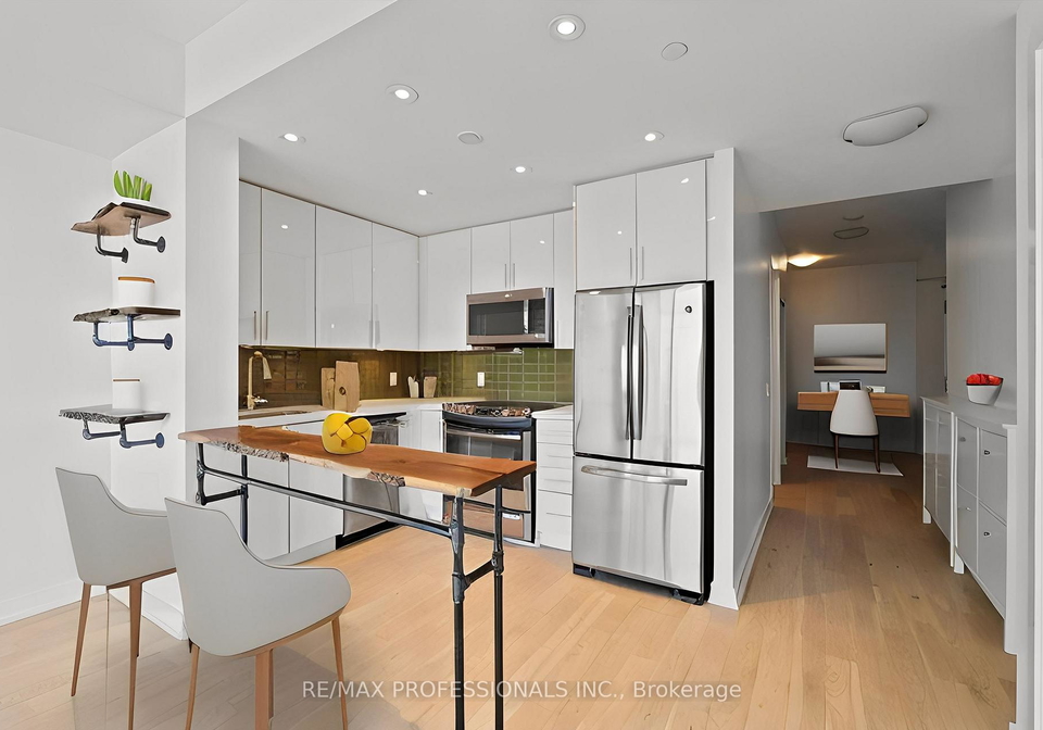 2212-lake-shore-boulevard-w-etobicoke-ontario-w12808676