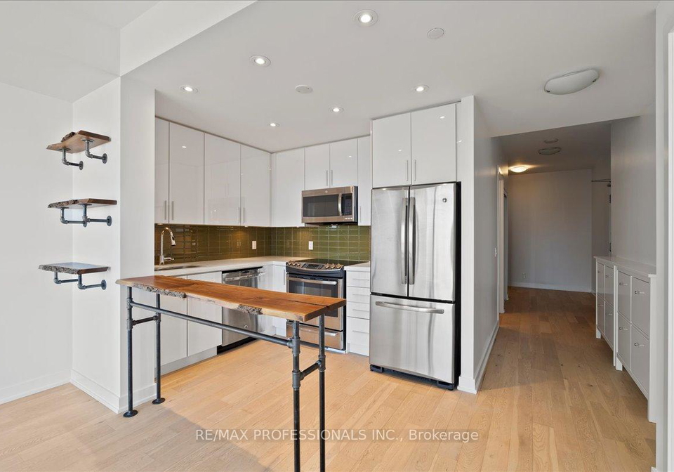 2212-lake-shore-boulevard-w-etobicoke-ontario-w12808676