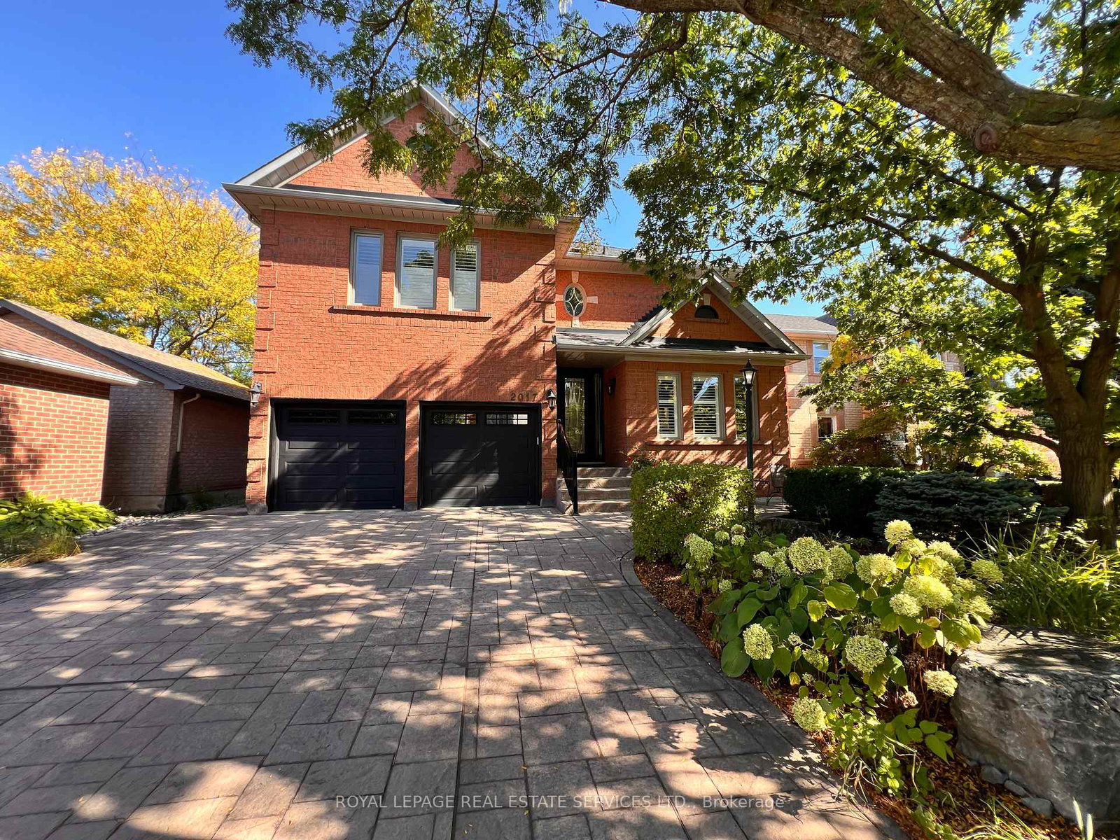 2017-peak-place-oakville-ontario-w12814534