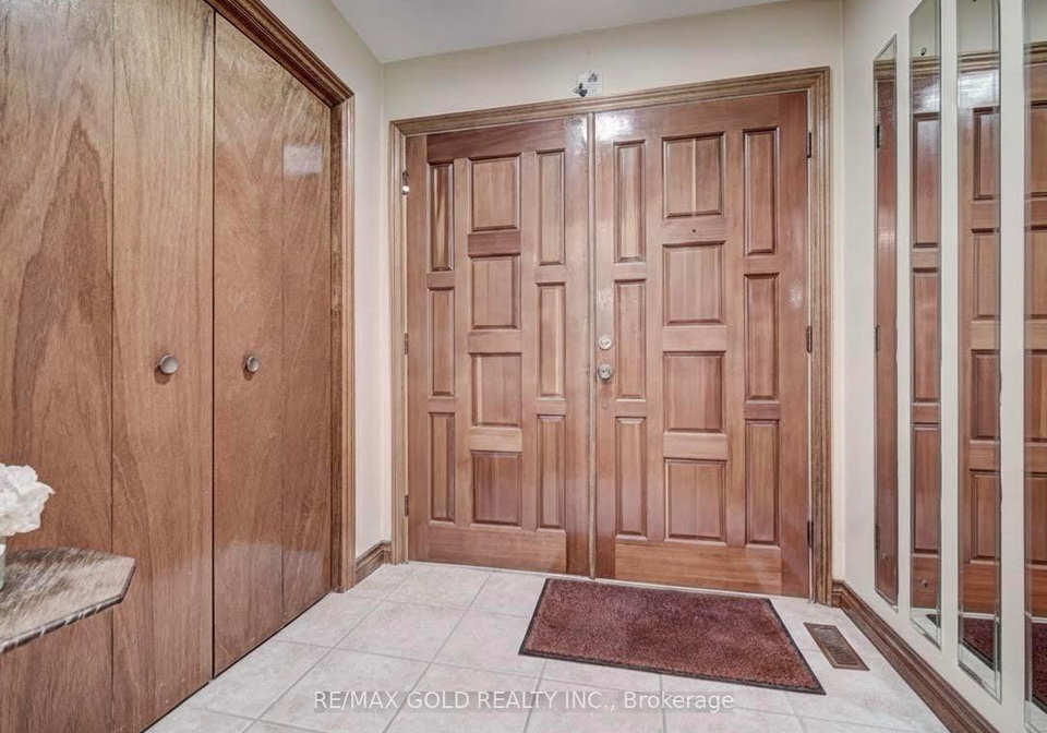 12-kingsview-boulevard-etobicoke-ontario-w12816738