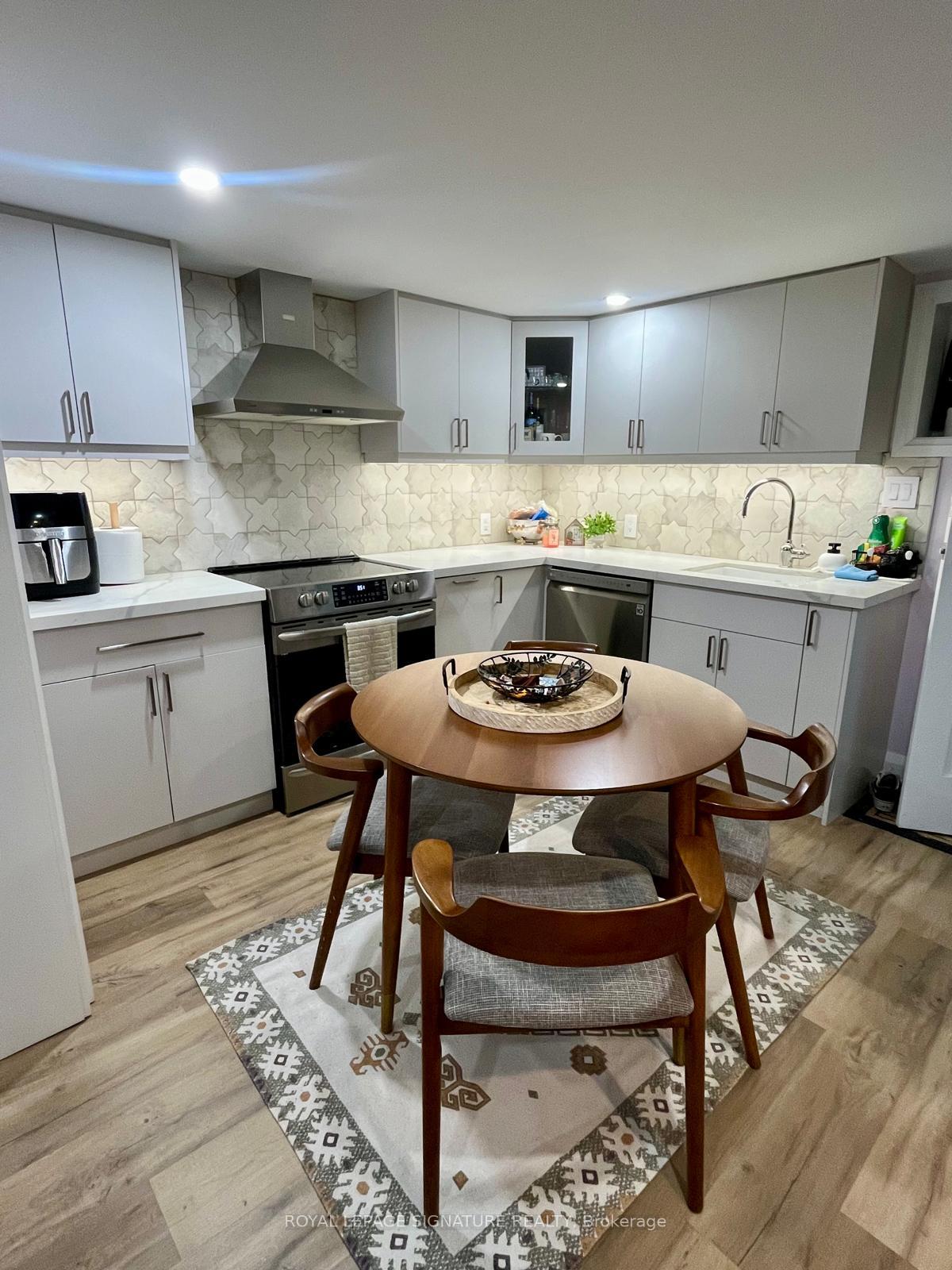 4-windust-gate-etobicoke-ontario-w12818272