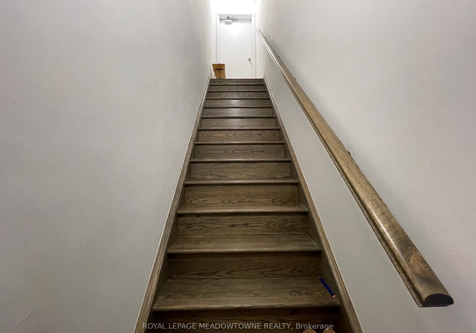 2464-post-road-oakville-ontario-w12818372