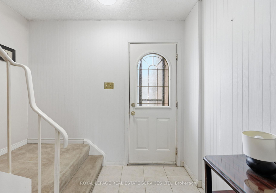1526-lancaster-drive-oakville-ontario-w12820388