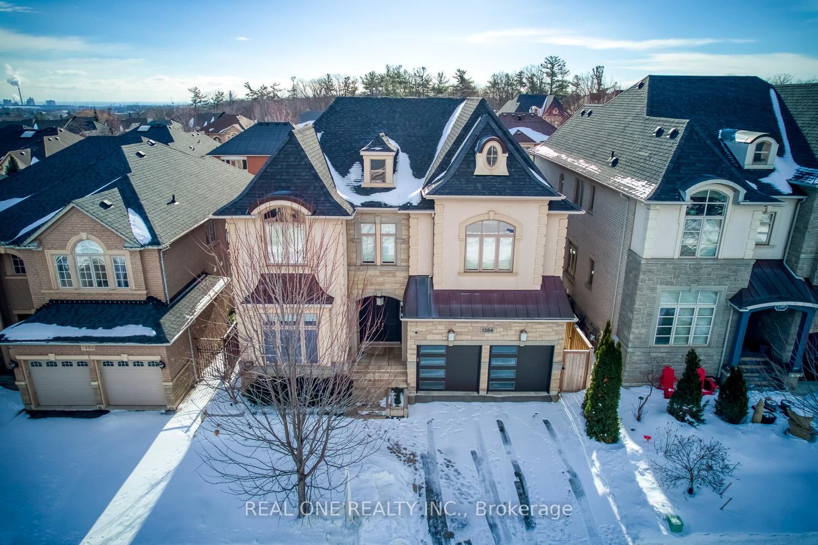 1384-pinery-crescent-oakville-ontario-w12821838