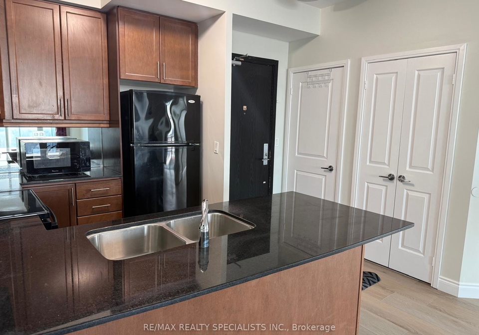 90-absolute-avenue-mississauga-ontario-w12825096