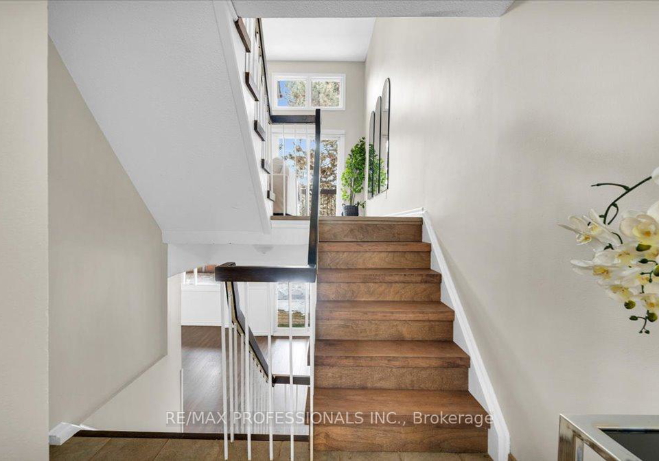 1755-rathburn-road-e-mississauga-ontario-w12825192
